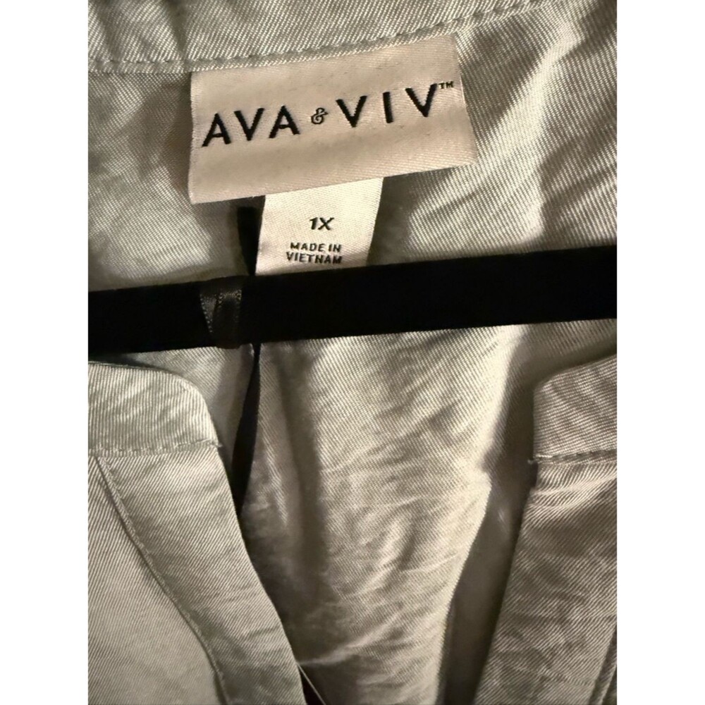Ava & Viv Split V-Neck Tunic Top in Light Mint - Picture 3 of 3
